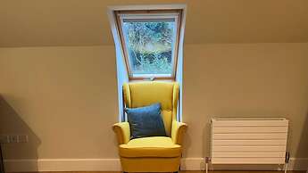 NEW 1BD Contemporary Home Upper Dunblane
