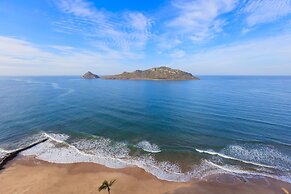 Courtyard By Marriott Mazatlan Beach Resort