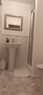 Lovely 3-bed House in Luton