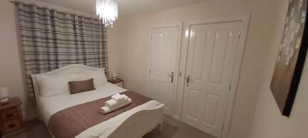 Lovely 3-bed House in Luton