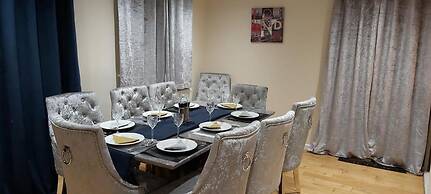 Lovely 3-bed House in Luton