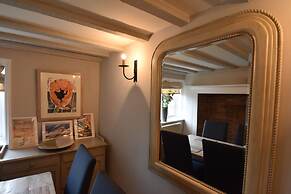 Rose Mullion Cottage