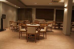 Saronis Hotel