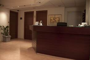 Saronis Hotel