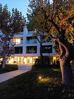 Marina Gardens Boutique&Suites