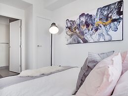 Sweeping Views Luxury 2BR Suite