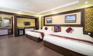 Me Q Beach Hotel & Apartment