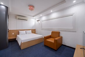 Me Q Beach Hotel & Apartment
