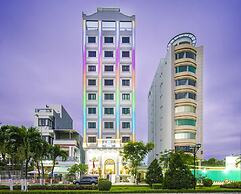 Me Q Beach Hotel & Apartment