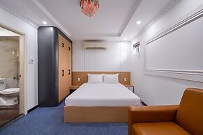 Me Q Beach Hotel & Apartment