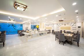 Me Q Beach Hotel & Apartment