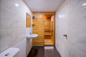 Me Q Beach Hotel & Apartment