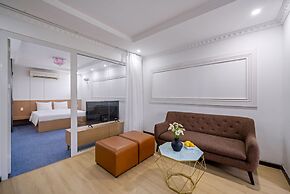 Me Q Beach Hotel & Apartment