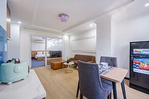 Me Q Beach Hotel & Apartment