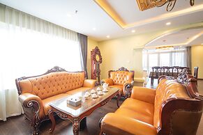 Me Q Beach Hotel & Apartment