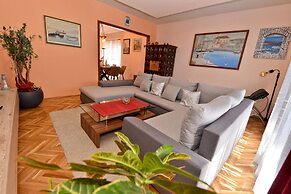 Family Home Agava