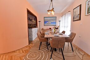 Family Home Agava