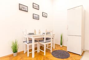 Real Apartments Zoltan II