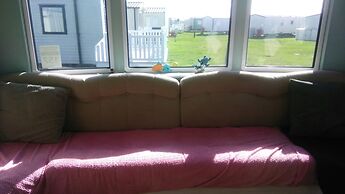 Charming 3-bed Caravan in Camber Food Rest