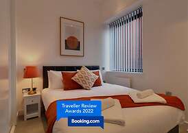 Apartment Sleeps 2 With Free Parking
