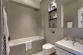 Apartment Sleeps 2 With Free Parking