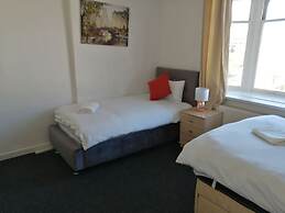 Fun 4-bed Apartment in Birmingham Central