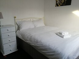 Fun 4-bed Apartment in Birmingham Central