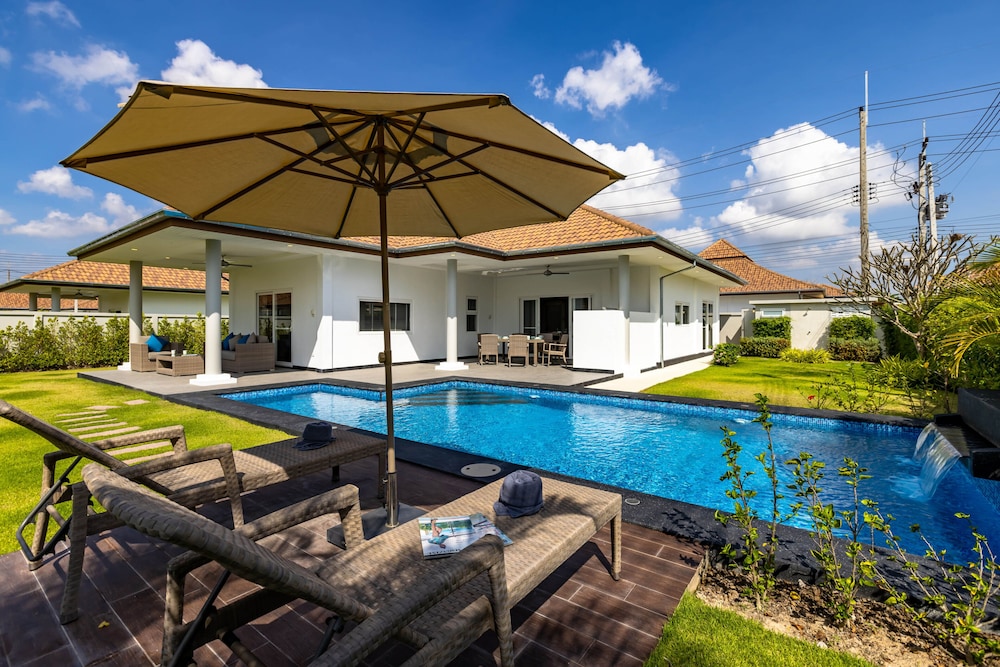 Modern 3 Bedroom Pool Villa MS24
