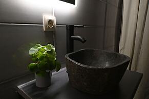 Up too 8- 10 Persons Stay in Antwerp