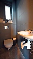 Up too 8- 10 Persons Stay in Antwerp