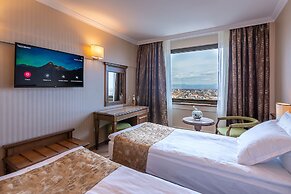 Astoria Grand Hotel