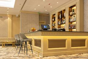 Astoria Grand Hotel