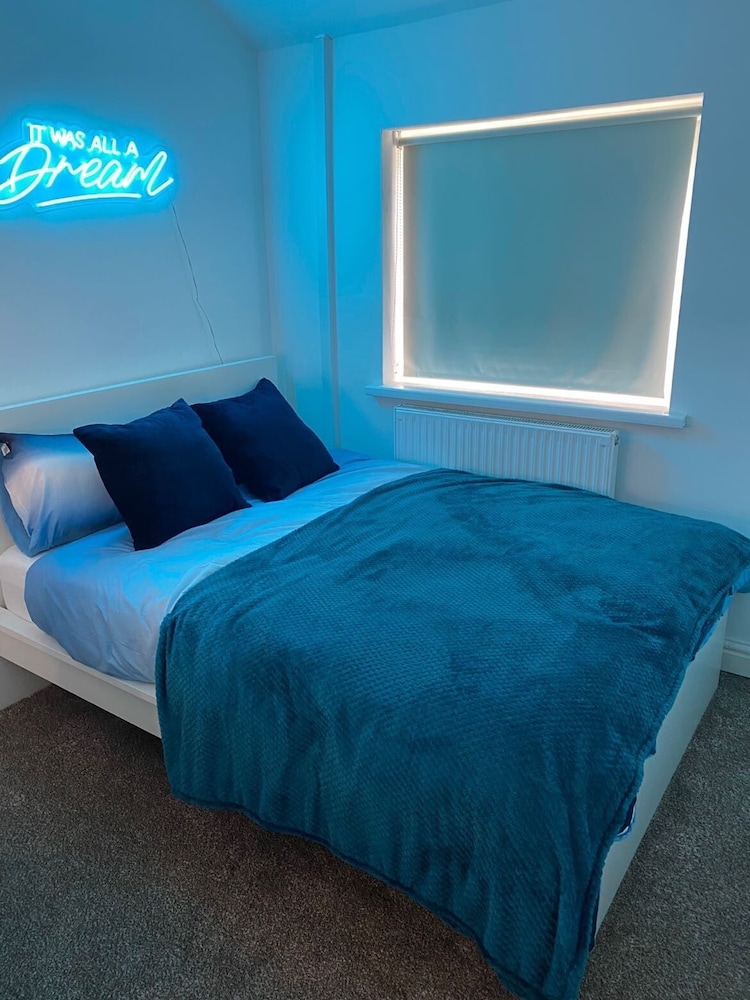 Inviting 1-bed House in Bradford