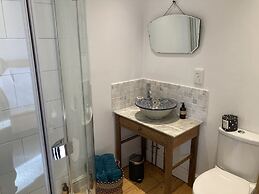 Frizenham Farmhouse B&B