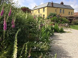 Frizenham Farmhouse B&B