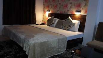 Goroomgo Kanha Inn Lucknow