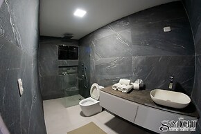 Skylight Suites Restaurant Bar