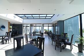 Skylight Suites Restaurant Bar