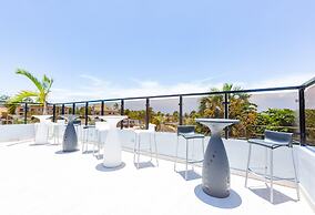 Skylight Suites Restaurant Bar