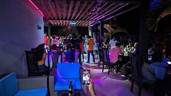 Skylight Suites Restaurant Bar