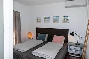 Stunning Olhos do Mar Apt, Albufeira