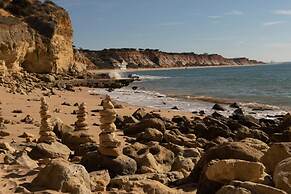 Stunning Olhos do Mar Apt, Albufeira