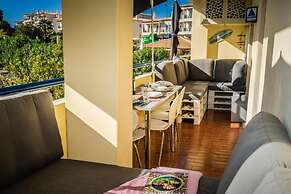Stunning Olhos do Mar Apt, Albufeira