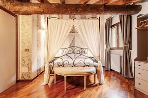 Design Villa With Parking, Navigli Area, Milan