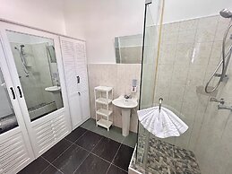 5 Bed Villa Sleeps 14 - Private Pool