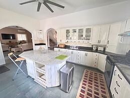 5 Bed Villa Sleeps 14 - Private Pool
