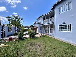 5 Bed Villa Sleeps 14 - Private Pool