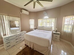 5 Bed Villa Sleeps 14 - Private Pool