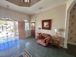 5 Bed Villa Sleeps 14 - Private Pool