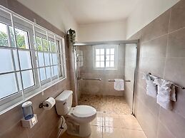 5 Bed Villa Sleeps 14 - Private Pool